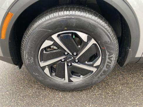 Used 2023 Kia Sportage LX image 19