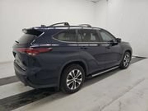 Certified 2024 Toyota Highlander XLE AWD/4WD image 4