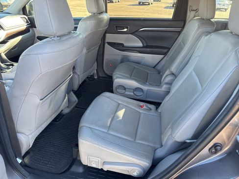 Used 2014 Toyota Highlander Limited image 11