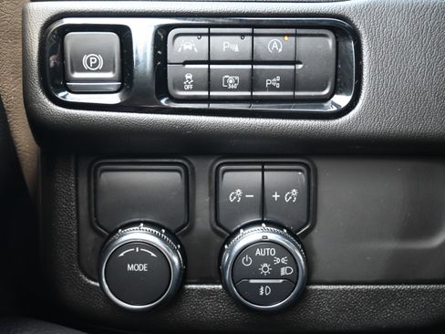 Used 2025 GMC Yukon Denali image 21