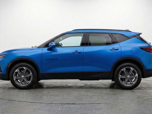 Used 2025 Chevrolet Blazer LT FWD image 5