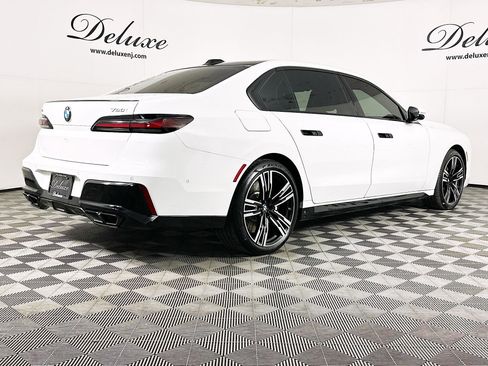 Used 2023 BMW 760i xDrive image 6