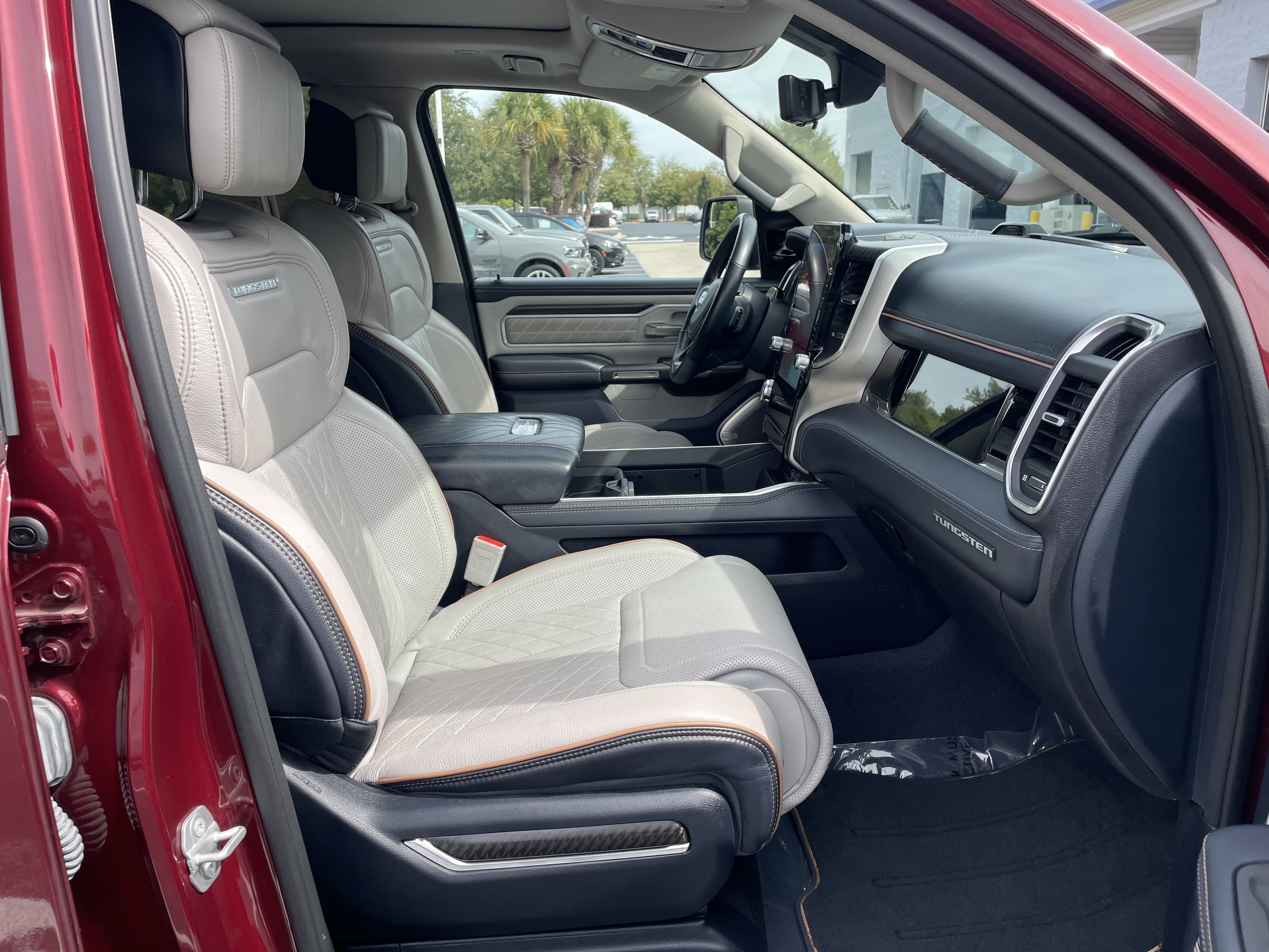 Used 2025 RAM 1500 Tungsten AWD/4WD image 32