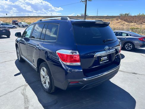 Used 2012 Toyota Highlander Limited w/ Tow Pkg AWD/4WD image 4
