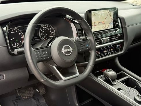 Used 2023 Nissan Pathfinder SL w/ SL Premium Package AWD/4WD image 10