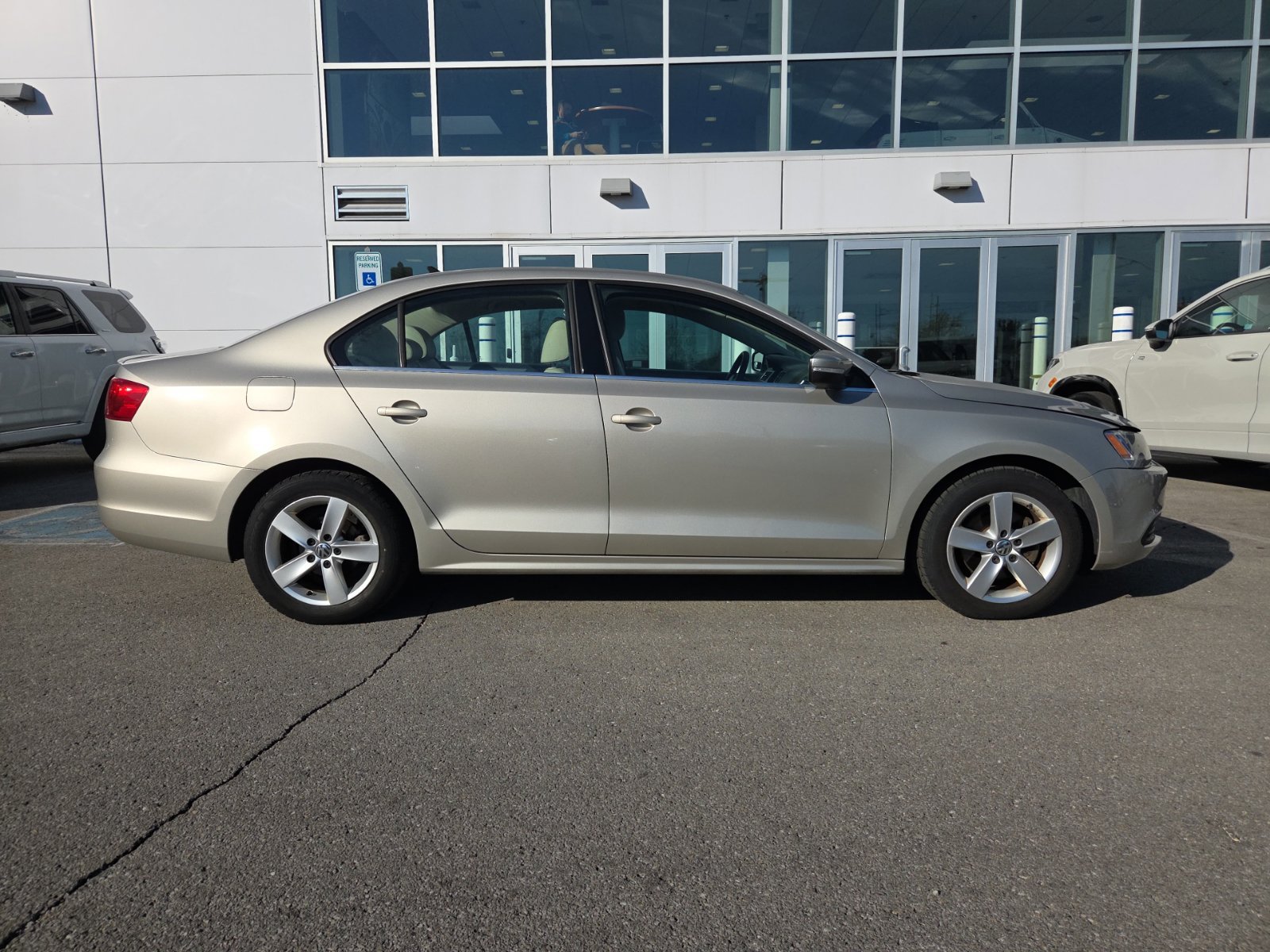Used 2014 Volkswagen Jetta TDI FWD image 2