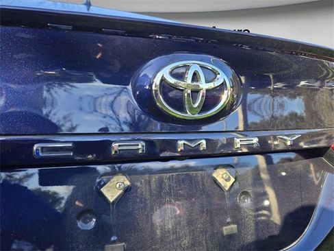 Used 2021 Toyota Camry SE image 9