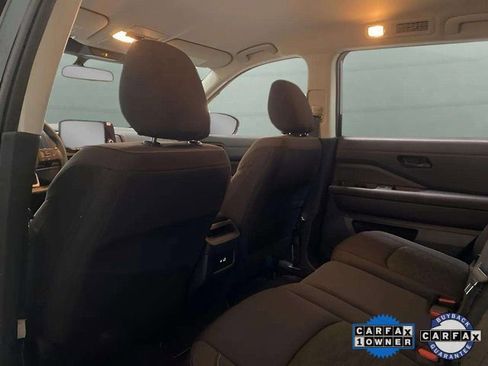 Used 2024 Nissan Pathfinder S image 65