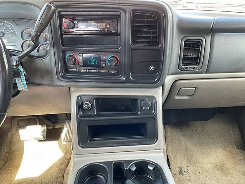 Used 2005 Chevrolet Suburban Z71 w/ Preferred Equipment Group AWD/4WD image 13