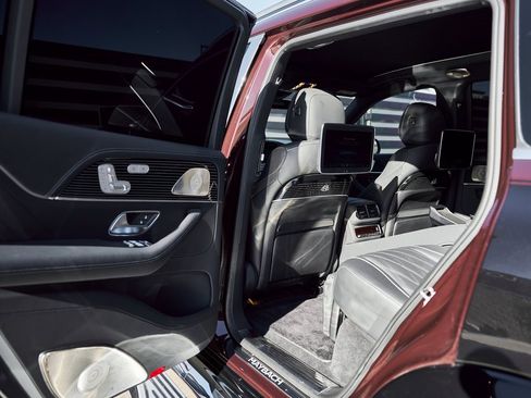 Used 2024 Mercedes-Benz Maybach GLS 600 4MATIC image 24