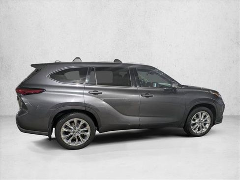 Used 2021 Toyota Highlander Limited image 4