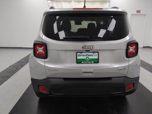 Used 2020 Jeep Renegade Latitude AWD/4WD image 6