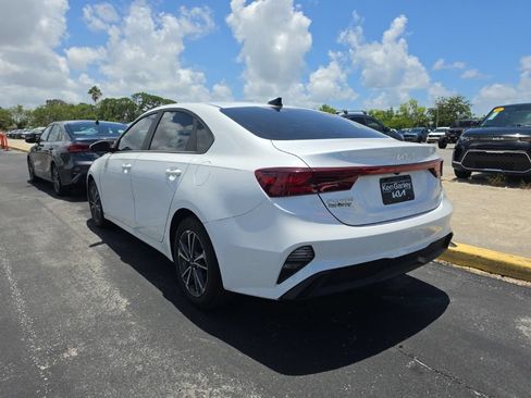 Certified 2023 Kia Forte LXS FWD image 12