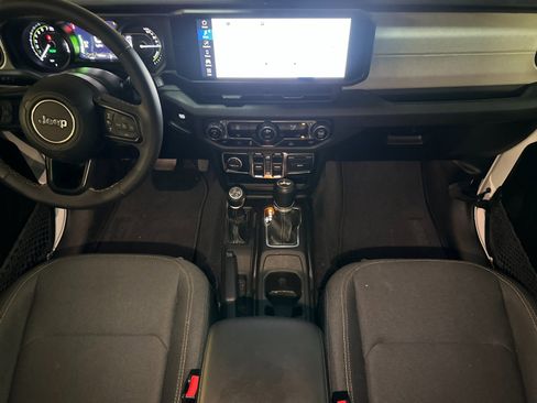 Used 2024 Jeep Wrangler Unlimited w/ LED Headlamp & Fog Lamp Group image 12