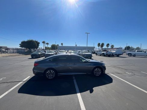 Used 2018 Honda Accord Touring image 4