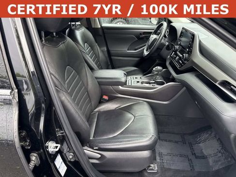 Used 2022 Toyota Highlander LE AWD/4WD image 9