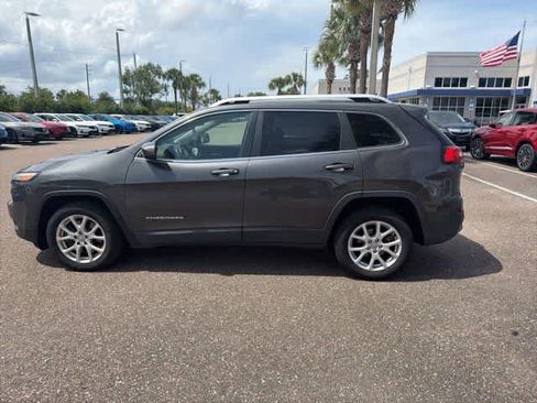 Used 2016 Jeep Cherokee Latitude w/ Comfort/Convenience Group FWD image 17