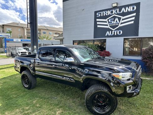 Used 2019 Toyota Tacoma Limited AWD/4WD image 2