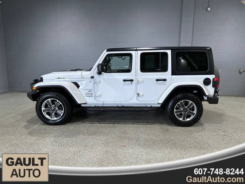Used 2019 Jeep Wrangler Unlimited Sahara AWD/4WD image 5
