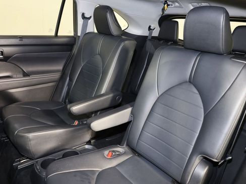 Used 2020 Toyota Highlander XLE FWD image 10