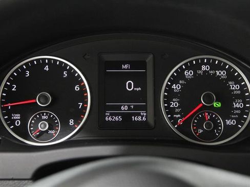 Used 2017 Volkswagen Tiguan S image 8