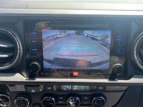 Used 2017 Toyota Tacoma TRD Off-Road AWD/4WD image 25
