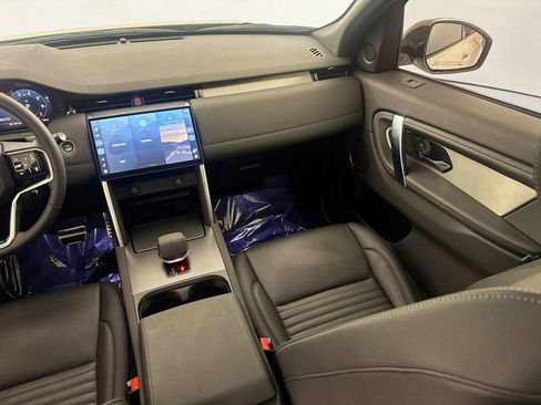 Certified 2025 Land Rover Discovery Sport Dynamic SE image 23
