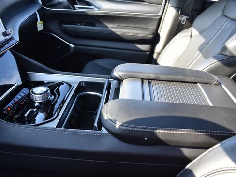 Used 2025 Jeep Wagoneer Series II w/ Premium Group I image 25