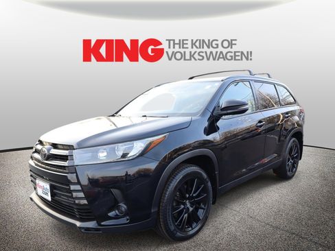 Used 2019 Toyota Highlander SE w/ Nightshade Edition image 8