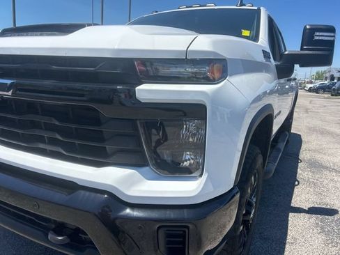 Used 2025 Chevrolet Silverado 2500 Custom w/ Custom Value Package AWD/4WD image 9