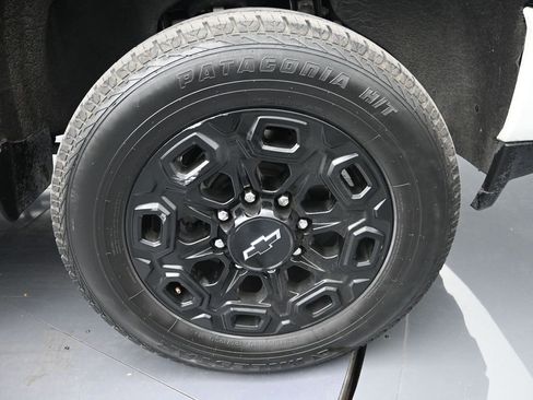 Used 2022 Chevrolet Silverado 2500 LTZ w/ LTZ Plus Package AWD/4WD image 9