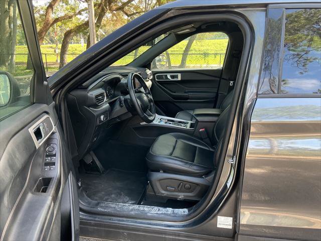Used 2020 Ford Explorer XLT w/ Equipment Group 202A AWD/4WD image 11