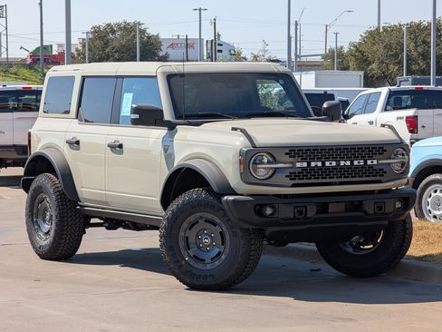 New 2025 Ford Bronco Badlands image 1