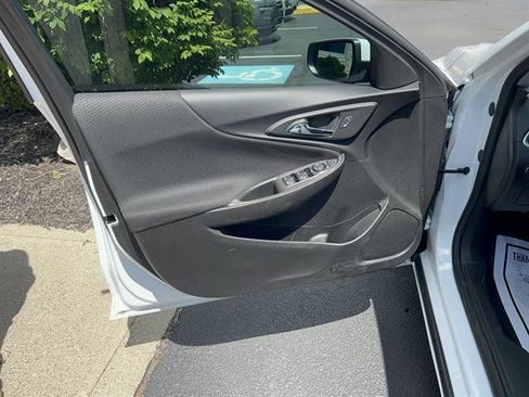 Used 2022 Chevrolet Malibu LT FWD image 9