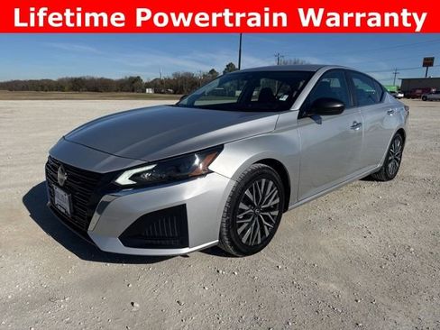 Used 2024 Nissan Altima 2.5 SV image 1