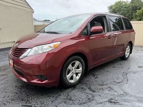 Used 2017 Toyota Sienna LE FWD image 9