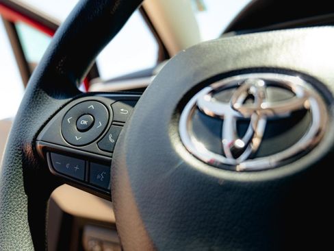 Used 2025 Toyota Corolla LE FWD image 24