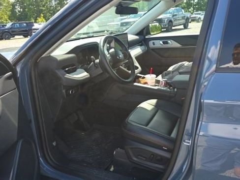 Used 2026 Ford Explorer Active RWD image 8