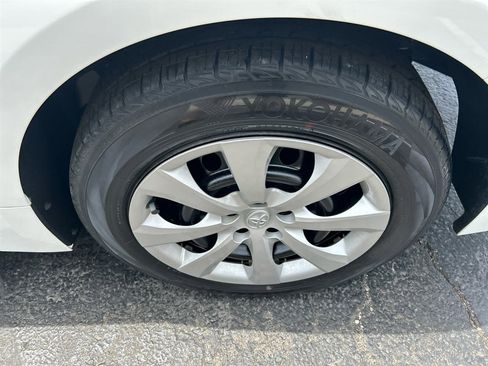 Used 2021 Toyota Corolla LE image 11