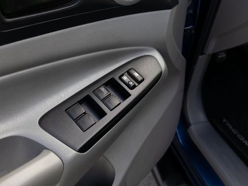 Used 2014 Toyota Tacoma PreRunner image 16