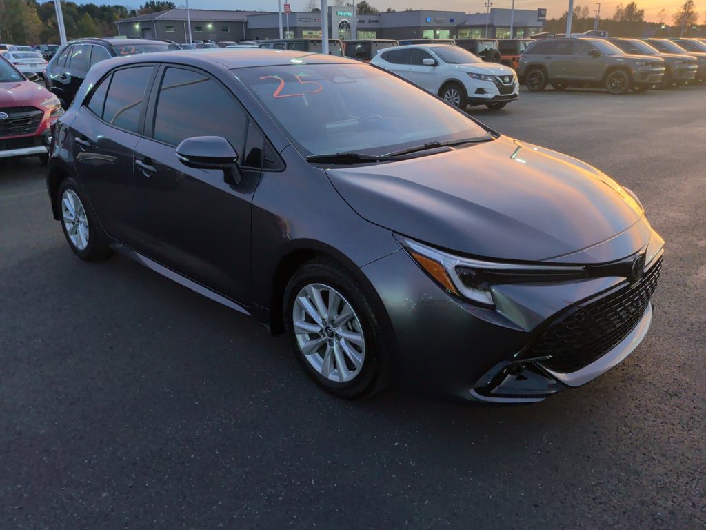 Used 2025 Toyota Corolla SE FWD image 2