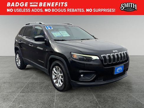 Used 2019 Jeep Cherokee Latitude w/ Popular Appearance Group FWD image 1