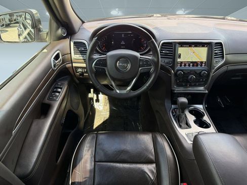 Used 2018 Jeep Grand Cherokee Overland AWD/4WD image 28