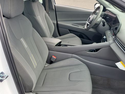 Certified 2025 Hyundai Elantra SEL FWD image 21
