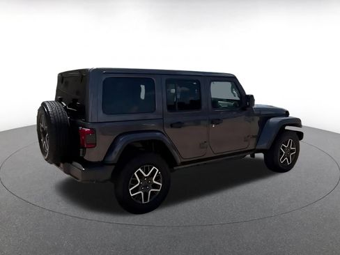 Used 2025 Jeep Wrangler Unlimited Sahara AWD/4WD image 9