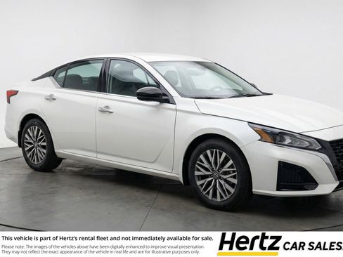 Used 2025 Nissan Altima 2.5 SV FWD image 1