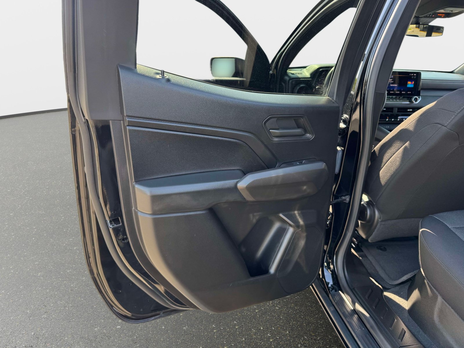 Used 2024 Chevrolet Colorado Trail Boss w/ Advanced Trailering Package AWD/4WD image 18