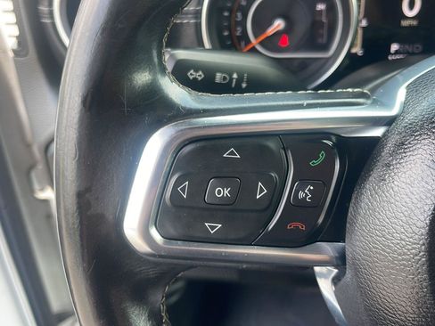 Used 2019 Jeep Wrangler Unlimited Sahara AWD/4WD image 15