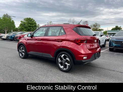 Used 2023 Hyundai Venue SEL FWD image 11