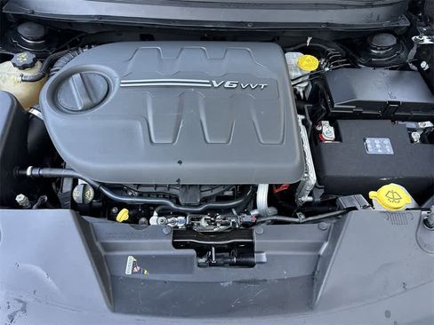 Used 2018 Jeep Cherokee Limited w/ Technology Group image 9